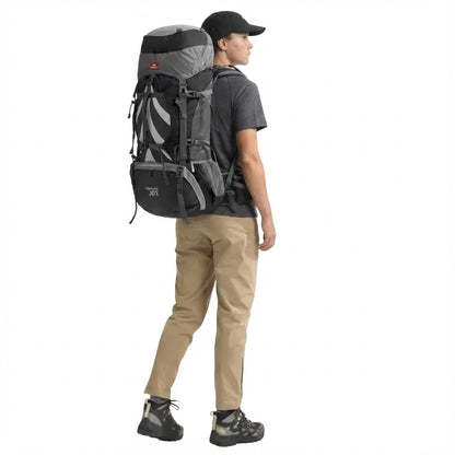 mochila_cargueira_70_litros_003_cinza_modelo